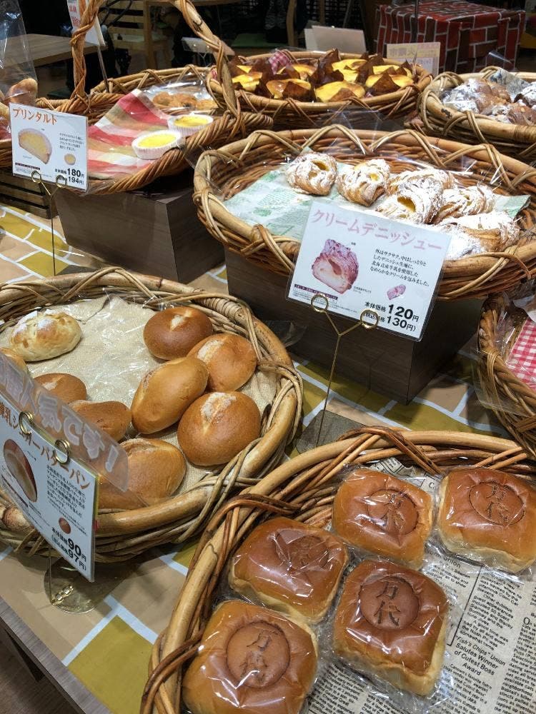 パン工場 イオンラブラ万代店