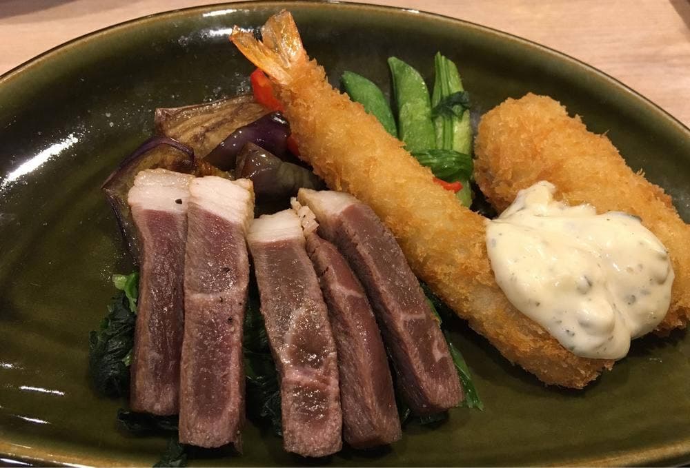 Cafe レストラン ガスト 三重大学前店