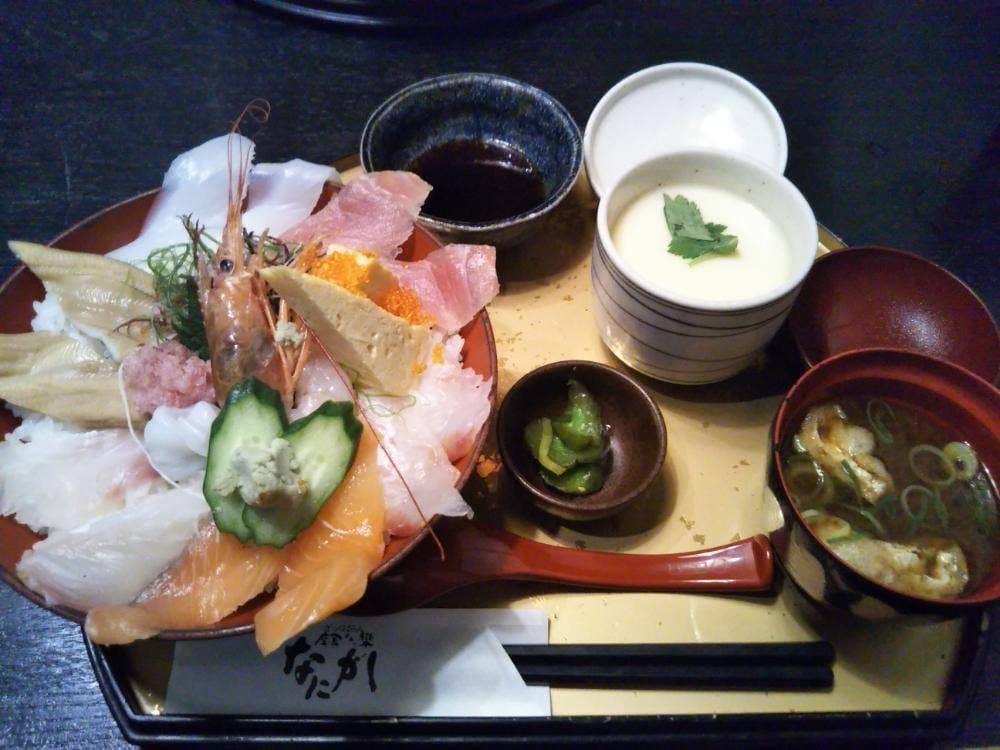 肉と魚とめん料理が充実している店 なにがし 一宮店