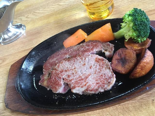 ステーキハウス 葡萄亭 - サブ画像2
