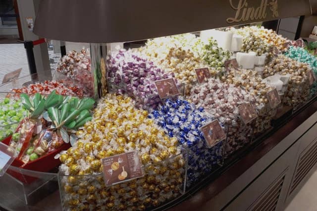 リンツ ショコラ ブティック シャポー船橋店 - サブ画像1