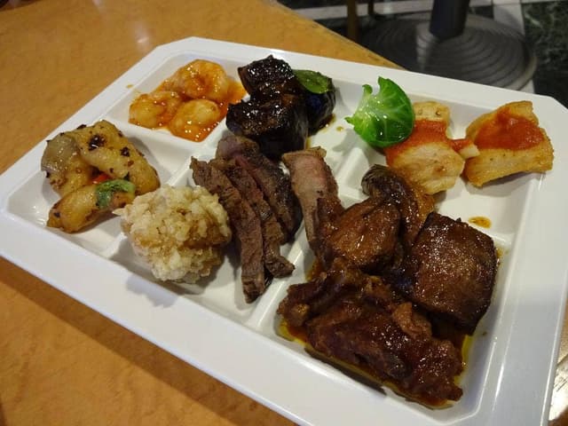 ランチ＆ビュッフェレストラン サラフル - サブ画像1
