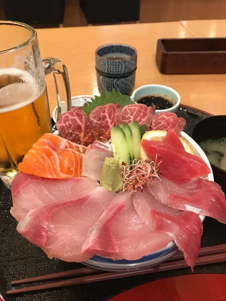 海鮮と陶器の城