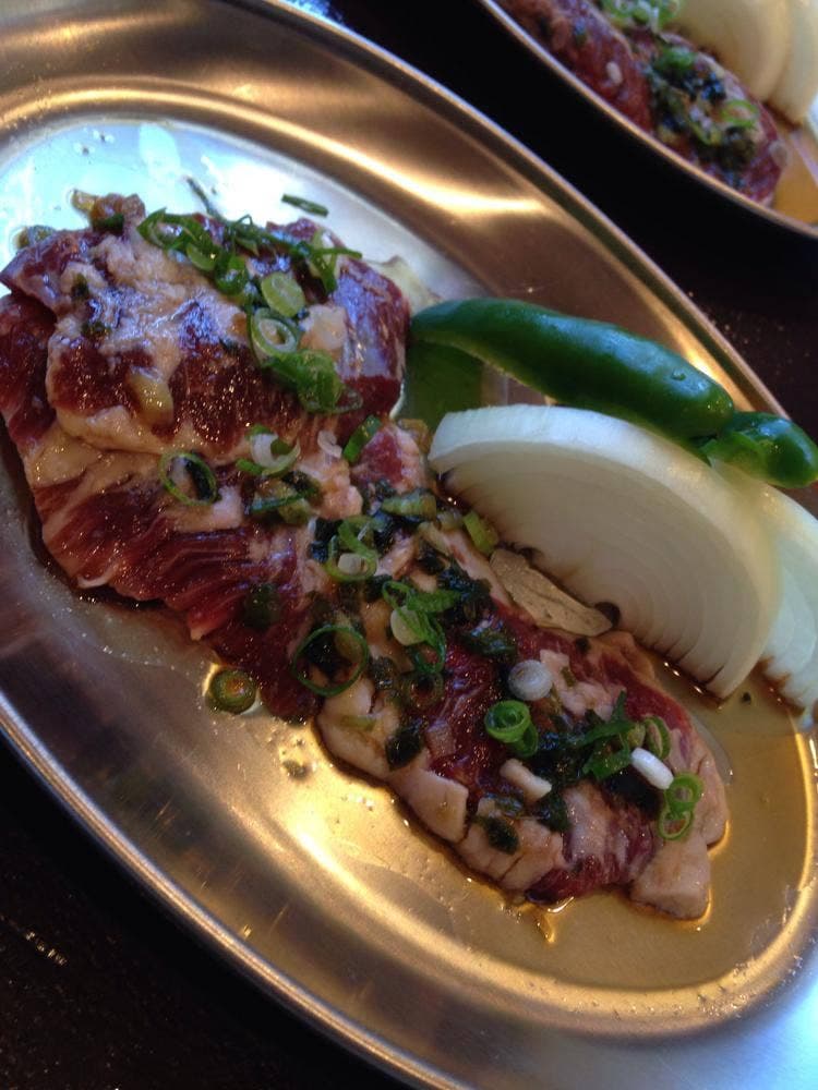 ドラム缶焼肉 骨付カルビ 新村