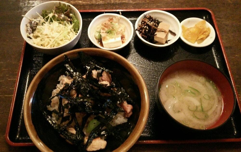 炭火焼鳥とさか