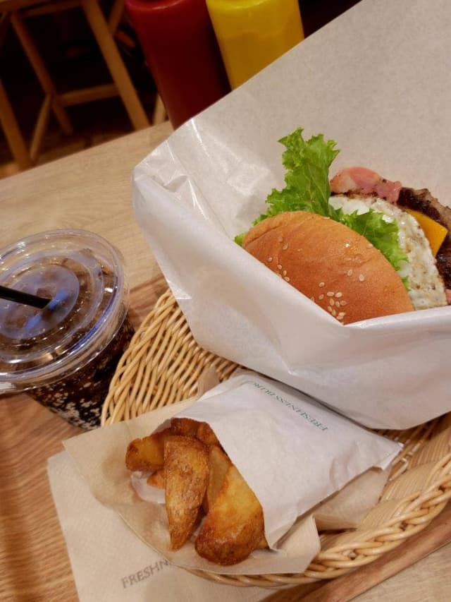 フレッシュネスバーガー 三軒茶屋店 - サブ画像3