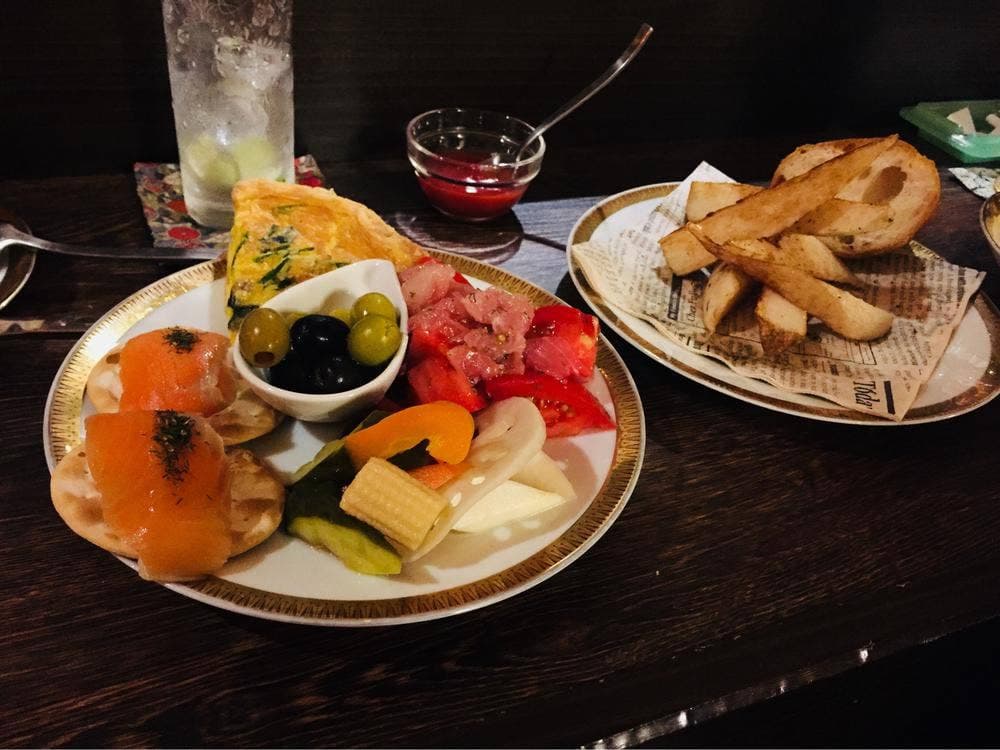 カフェアンドバーのい