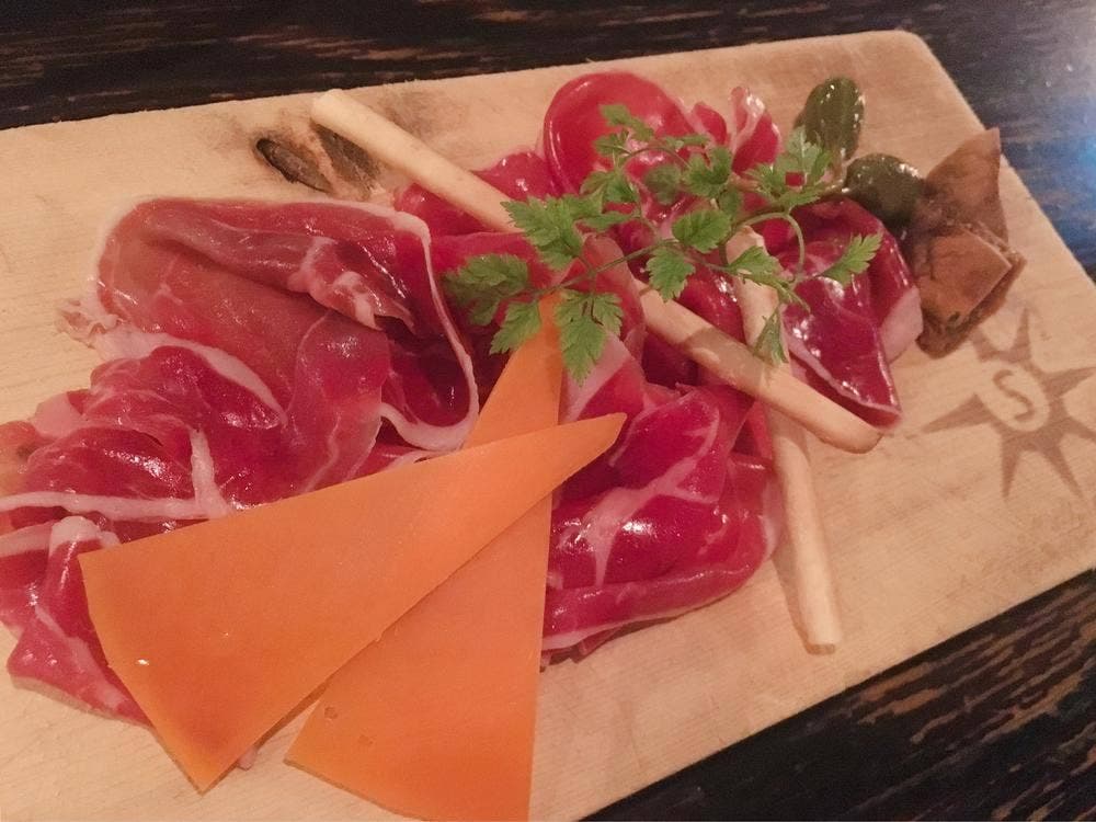 地下食堂 SAROS 栄