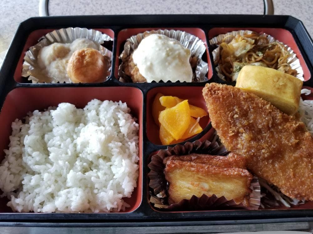 牛々亭 日の出店