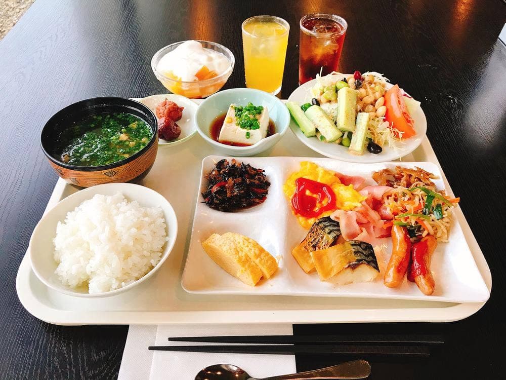 ラウンジりんどう 鍋屋本館