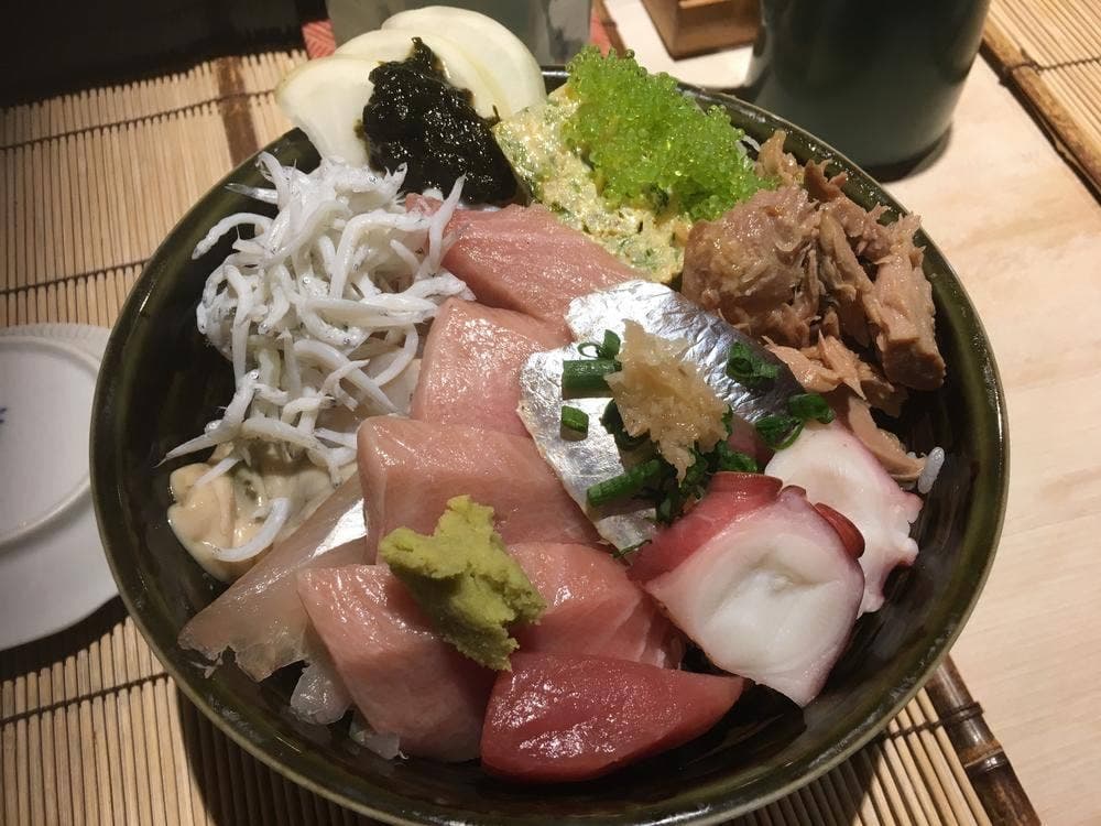 勝すし