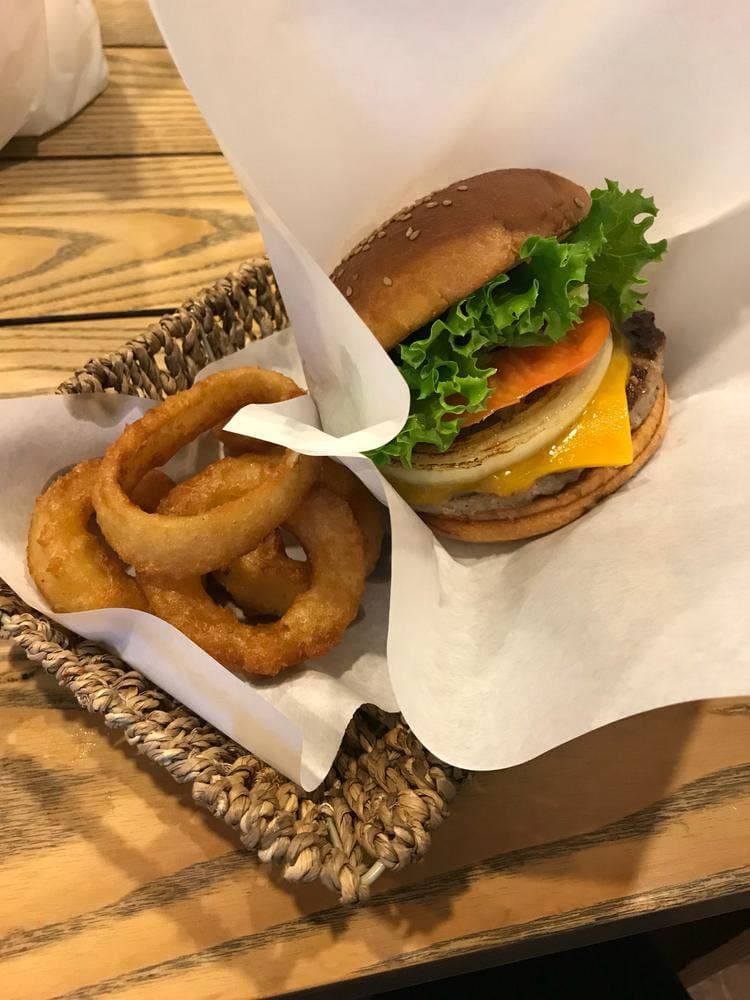 フレッシュネスバーガー ベルモール店
