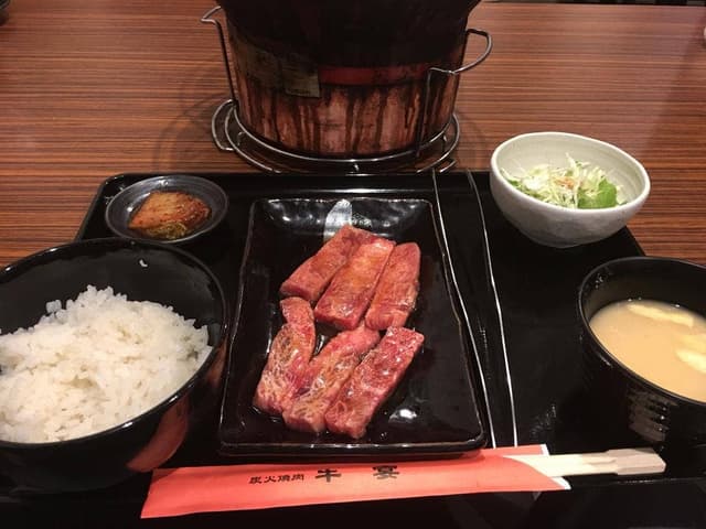 炭火焼肉 牛宴 - サブ画像1