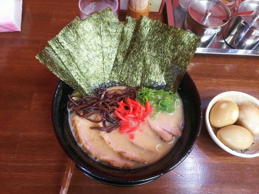 飯山家系濃厚豚骨ラーメン がぁたく