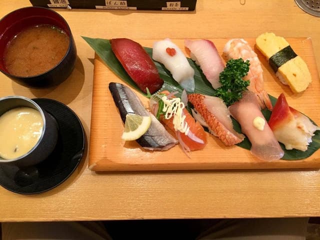 グルメ回転寿司 鈴木水産 鈴鹿店 - サブ画像1