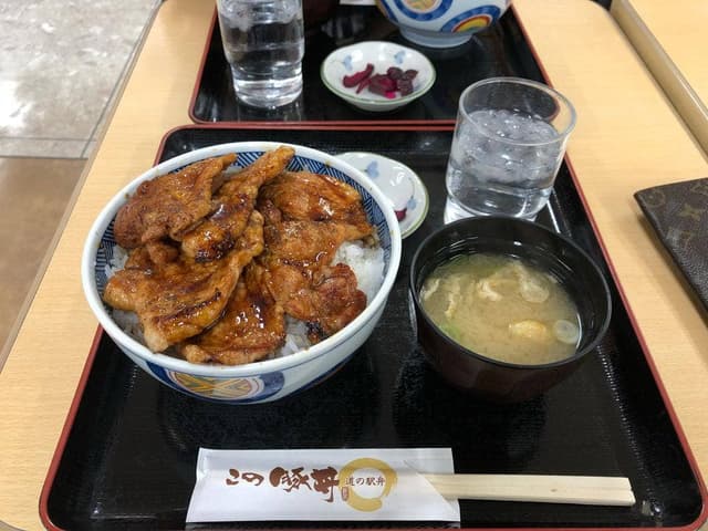 む～んらいと この豚丼 イオン釧路店 - サブ画像1