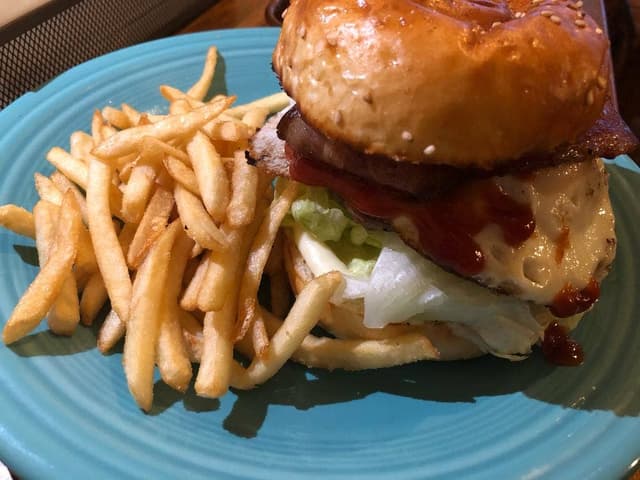 Wonder ハンバーガーとパンケーキのお店 - サブ画像1