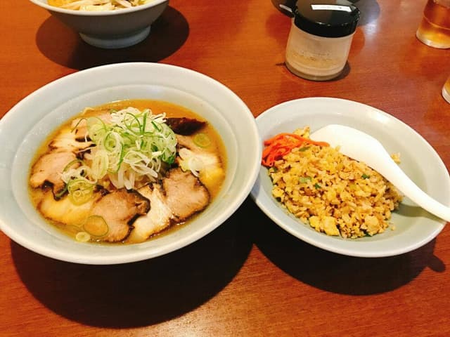 ラーメン工房しのぎ屋 - サブ画像1