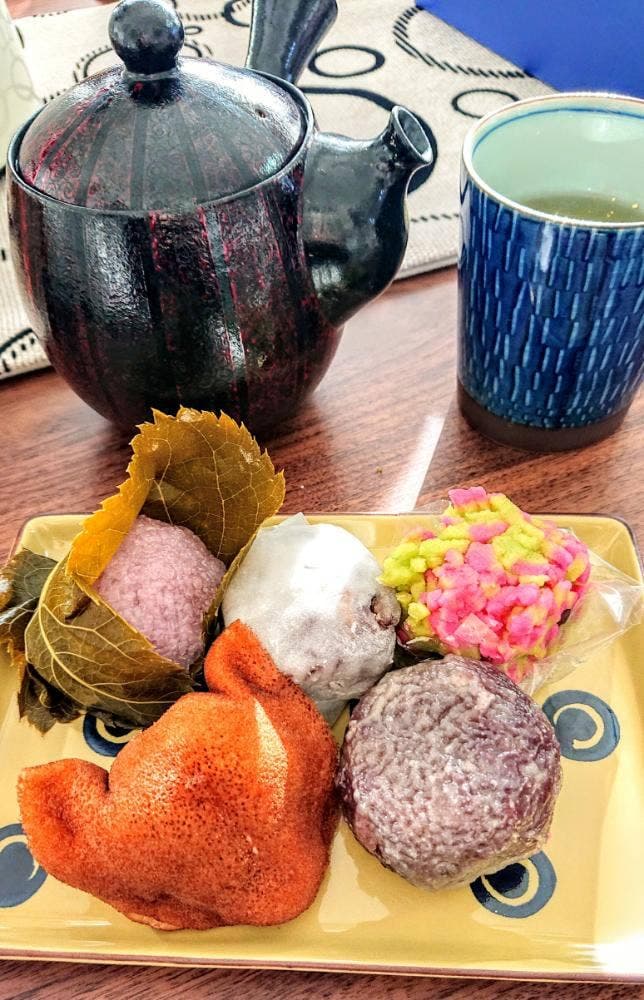 山本屋菓子舗うす皮饅頭