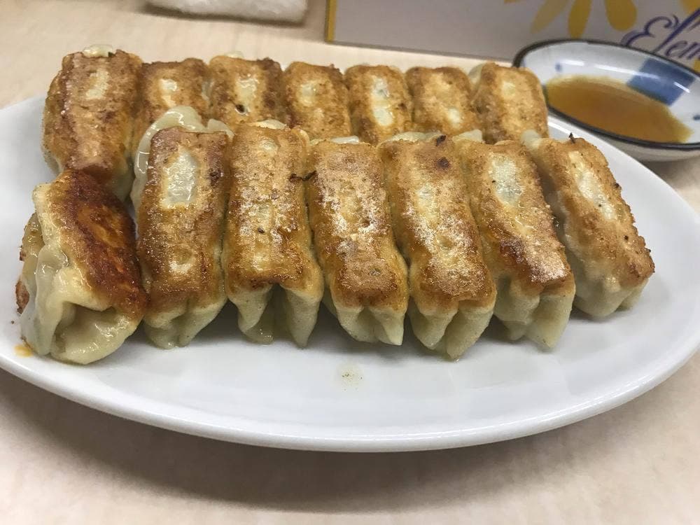 餃子専門店 チャンピオン 小路店