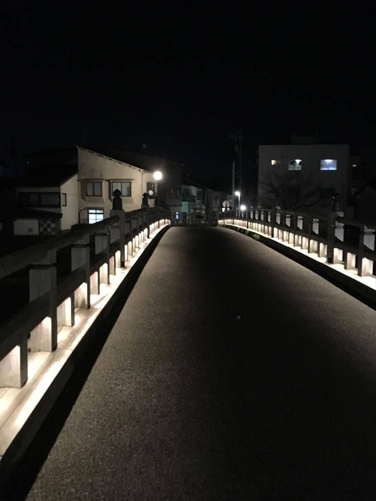 Bar 輝
