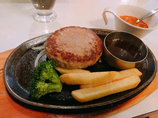 ヴィクトリアステーション 静内店 - サブ画像1