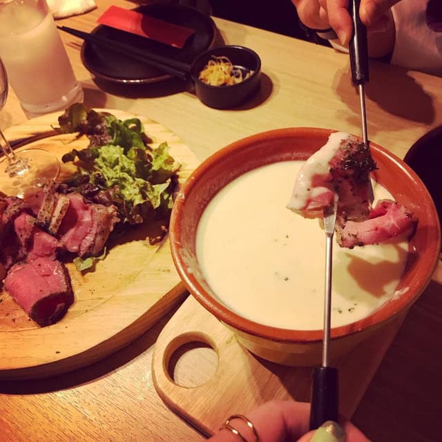 チーズとお肉のリゾートバル CHEESE RESORT 名古屋駅前店 - サブ画像1