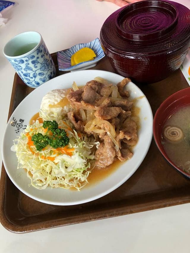 白い小屋 - サブ画像1