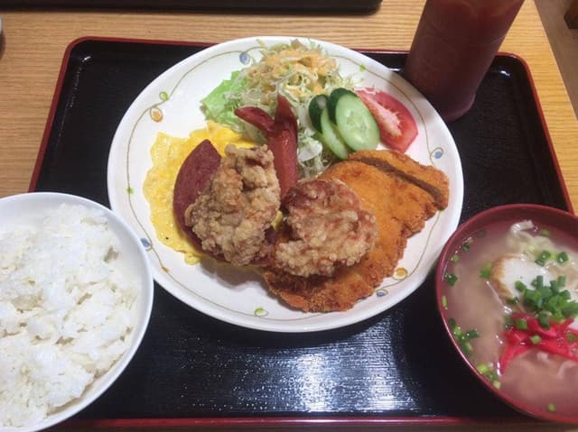 宜野湾ゆいマルシェ えいと食堂 - サブ画像1