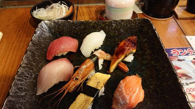 元祖ぶっち切り寿司 魚心 南店 - サブ画像3