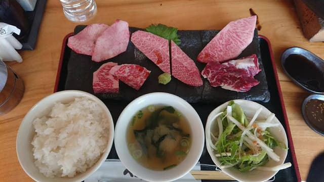 炭火ホルモン べこや - サブ画像2