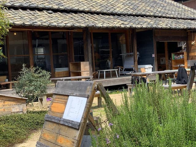 島小屋 BOOK CAFE & TENT STAY - サブ画像1