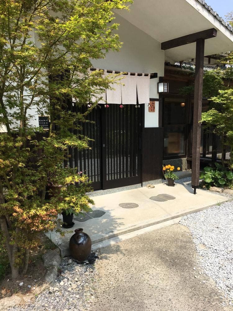 三日月とほたる