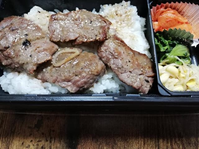 肉山の焼肉弁当 池田店 - サブ画像1