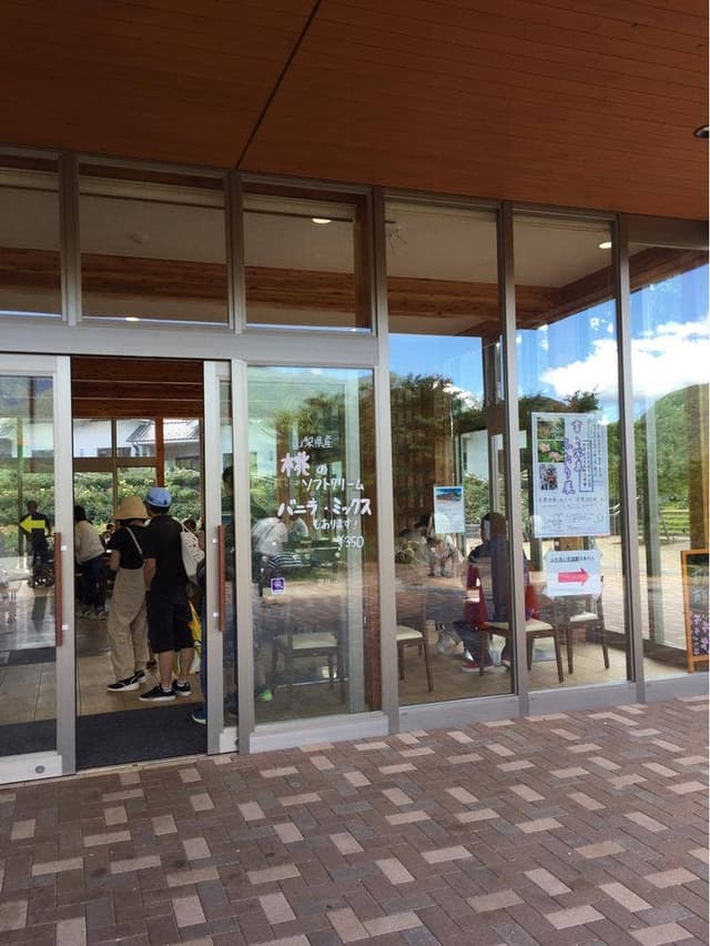 赤い屋根の売店 - サブ画像3