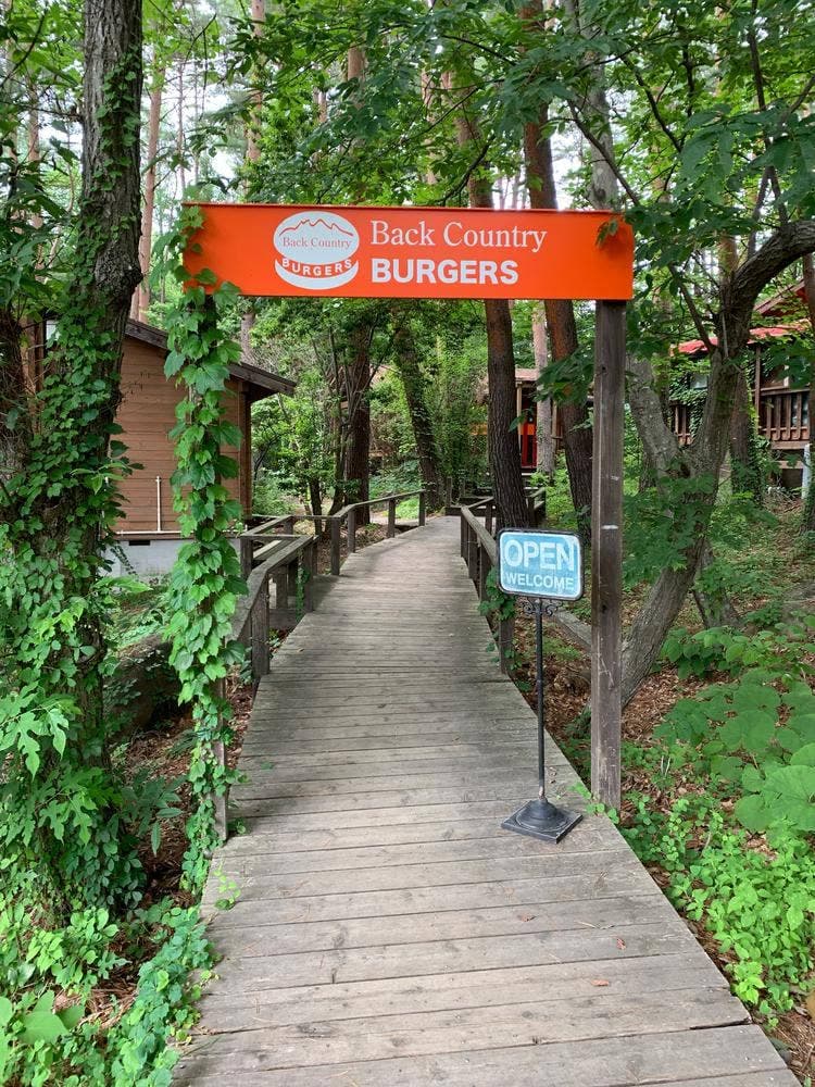 バック カントリー バーガーズ