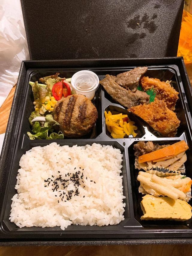 ハンバーグ・ステーキ・エビフライの店 岡むら - サブ画像1