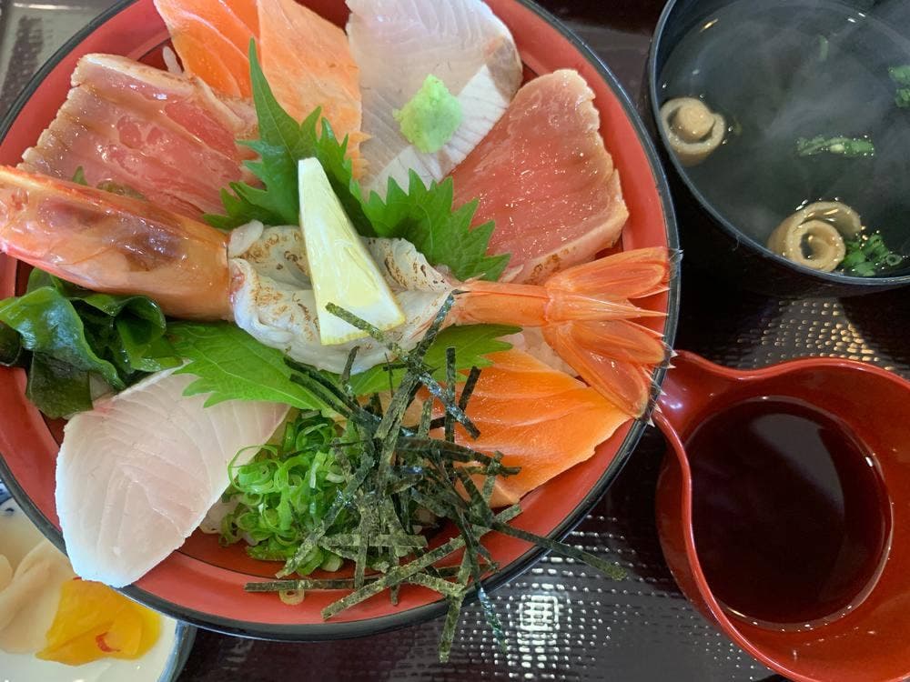 きさいや広場 宇和海前 わびすけ