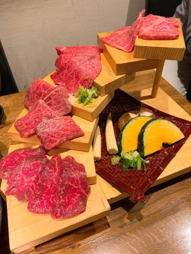 炭火焼肉・にくなべ屋 神戸びいどろ 初台店 - サブ画像2