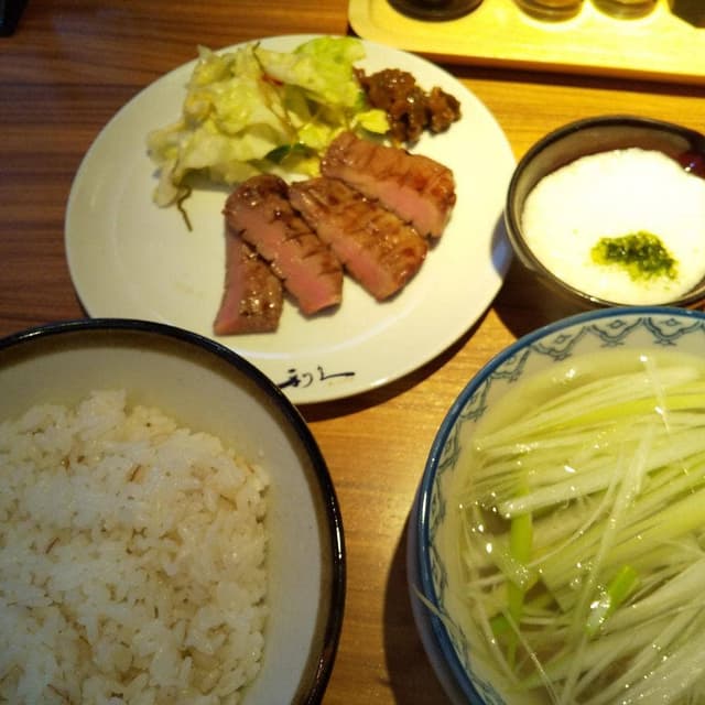 牛たん炭焼 利久 泉中央店 - サブ画像1
