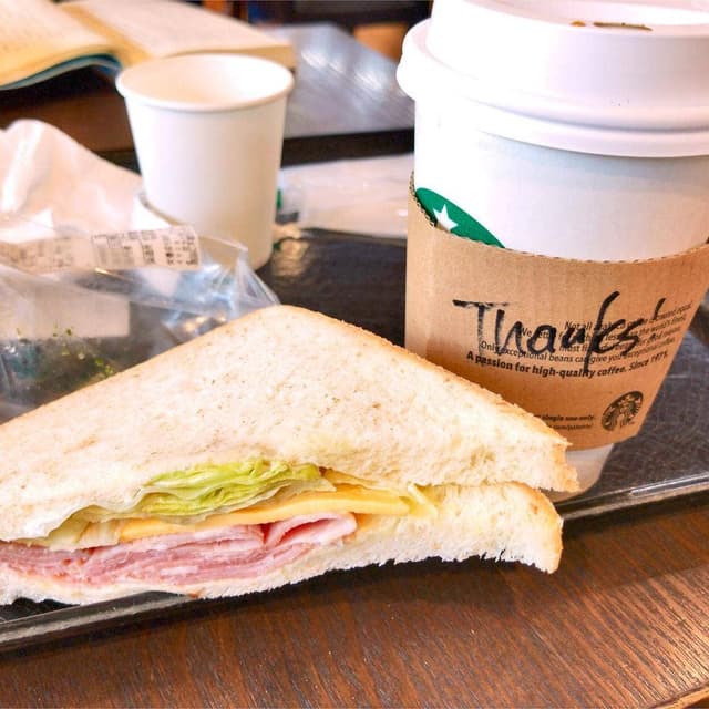 スターバックス コーヒー 蔦屋書店 武雄市図書館店 - サブ画像3