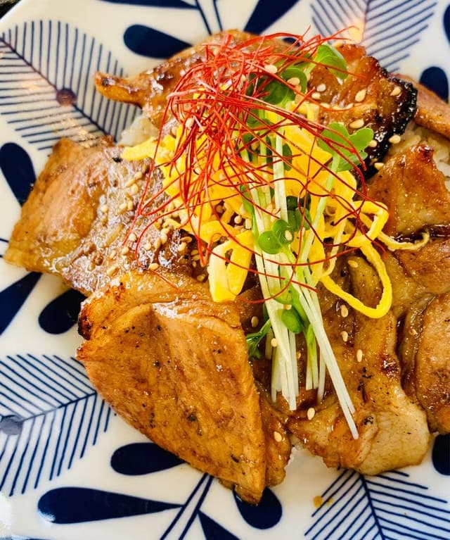 美瑛豚丼 のぶ太郎 - サブ画像2