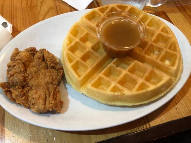 CC's Chicken & Waffles - サブ画像2