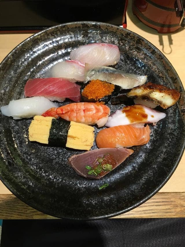 にぎり鮨 魚魚 - サブ画像2