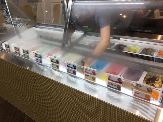 ブルーシールアイスクリーム ネッツノベル三重 一身田店 - サブ画像1