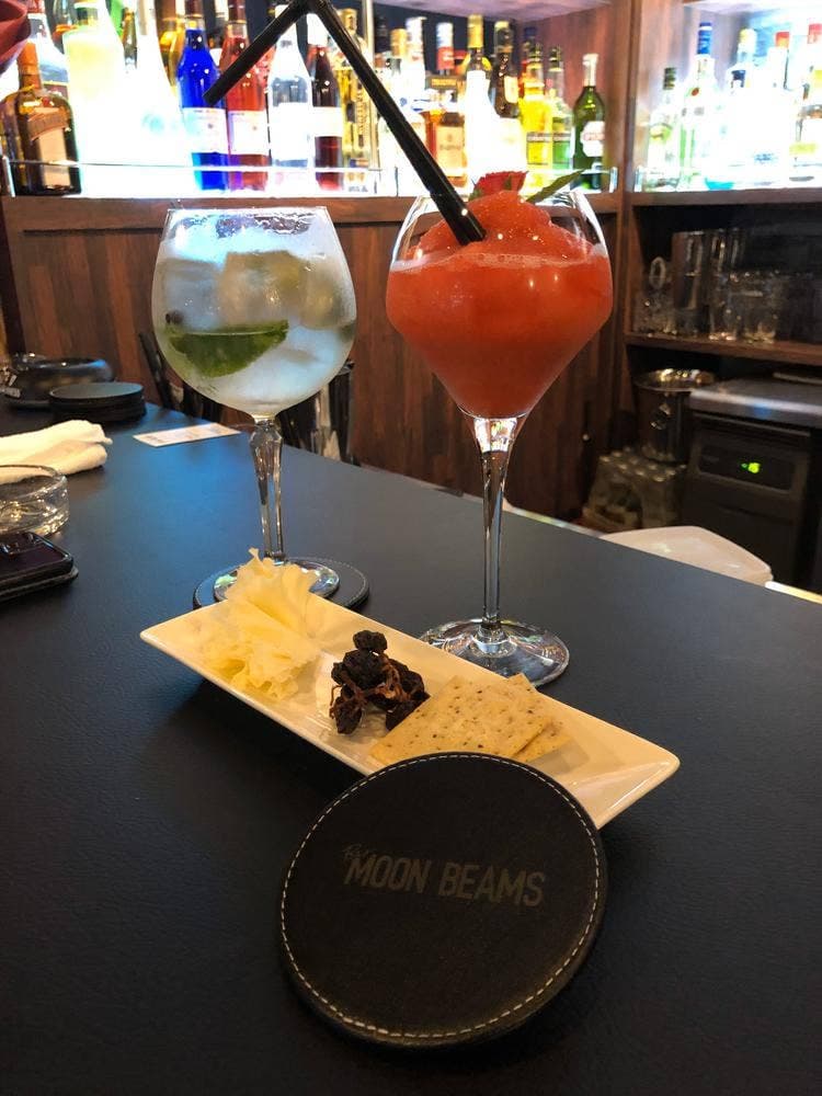 Bar MOON BEAMS