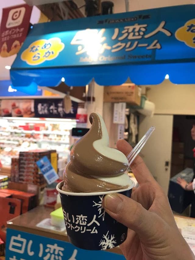 白い恋人ソフトクリーム JAL PLAZA 出発ロビー売店 - サブ画像2
