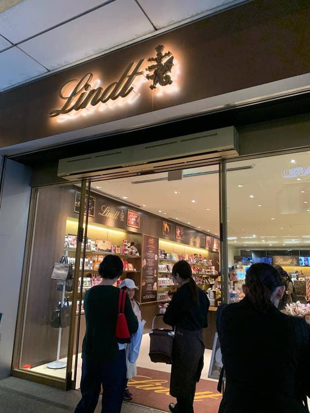 リンツ ショコラ カフェ 京都四条通り店 - サブ画像2