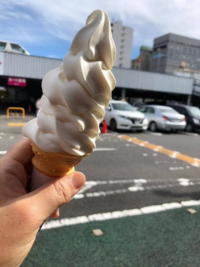 産直とエンタメのふれあい広場 楽々市 宇都宮駅東店 - サブ画像1