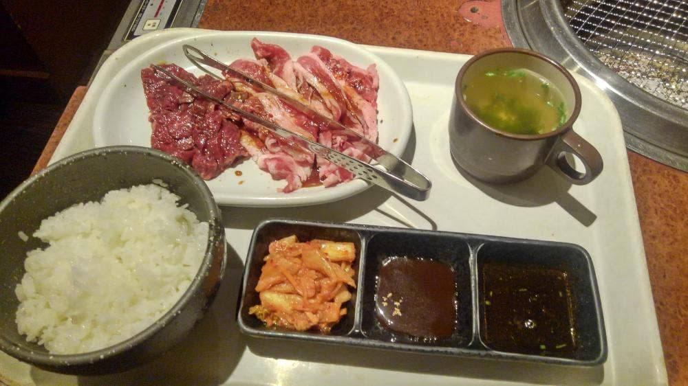炭火焼肉 HONMACHI